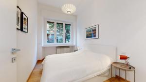 A bed or beds in a room at SAHI - Dei dell'Olimpo apartments Porta Romana
