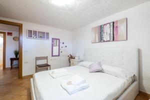 เตียงในห้องที่ [Mare a 4 minuti Auto]Casa/Giardino e WiFi Budoni