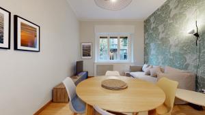 A seating area at SAHI - Dei dell'Olimpo apartments Porta Romana