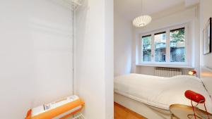 A bed or beds in a room at SAHI - Dei dell'Olimpo apartments Porta Romana