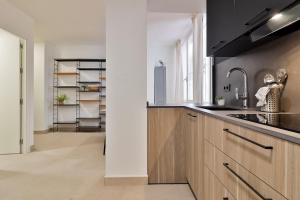 Kuchnia lub aneks kuchenny w obiekcie C23 Lovely 4 Bedroom close to Maria Zambrano