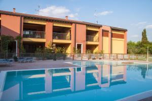 a swimming pool in front of a building at Agriturismo Ai Tre Fienili in Ponti Sul Mincio