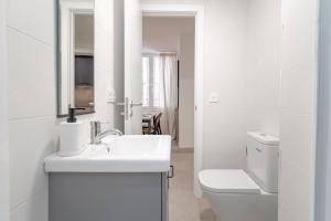 Łazienka w obiekcie C23 Lovely 4 Bedroom close to Maria Zambrano