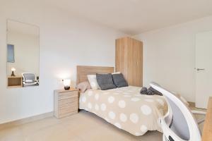 Łóżko lub łóżka w pokoju w obiekcie C23 Lovely 4 Bedroom close to Maria Zambrano