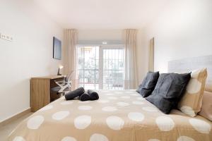 Łóżko lub łóżka w pokoju w obiekcie C23 Lovely 4 Bedroom close to Maria Zambrano