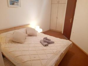 APARTMANI DELAS客房内的一张或多张床位