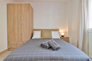 Łóżko lub łóżka w pokoju w obiekcie C23 Lovely 4 Bedroom close to Maria Zambrano