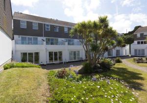 a house with a palm tree in front of it at Seacroft 6 Carthew Court in St Ives