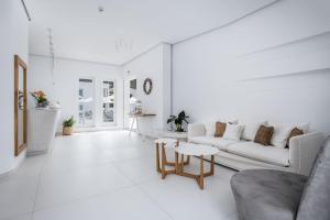 Гостиная зона в Kantouni Beach Boutique Hotel