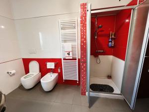 a small bathroom with a toilet and a shower at Stephanie's Home in Pettorano sul Gizio