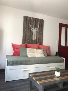 a bedroom with a bed with a headboard and a table at Duplex/Beauval & Châteaux in Selles-sur-Cher