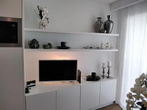 a living room with a tv on a white entertainment center at PEARL HOUSE in Aveiro