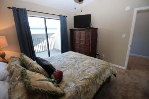 Postel nebo postele na pokoji v ubytování Mainsail #5 Scenic 98 Florida Beach Rentals Townhome + 17 fotografií