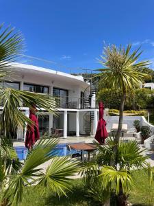 Vonkajšia záhrada v ubytovaní Grande Villa 350 M2, piscine chauffée vue mer et collines, CAVALAIRE sur mer, 10 personnes