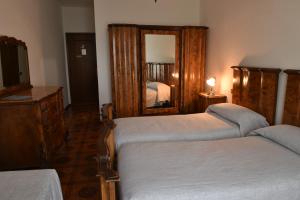 Postel nebo postele na pokoji v ubytování Hotel Madonna di Luciago