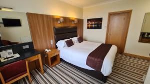 Кровать или кровати в номере The Royal Hotel
