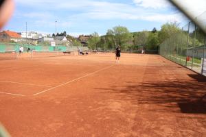 Attività di tennis o squash presso l'hotel o nelle vicinanze