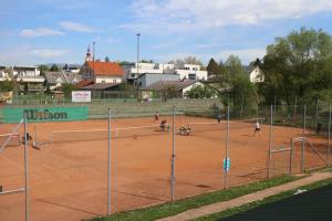 Attività di tennis o squash presso l'hotel o nelle vicinanze