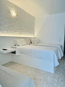 A bed or beds in a room at Paradiso Boutique
