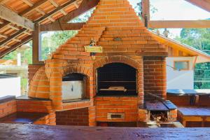 a brick oven with a pizza inside of it at Hotel da Inês in Visconde De Maua