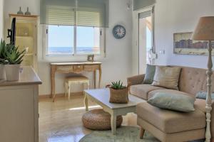 a living room with a couch and a table at Vida Mia Almeria - Superior Apartment in Vera