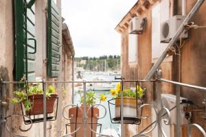 a balcony with potted plants on the side of a building at Sketches of Milna in Milna