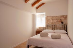 a bedroom with a bed with two pillows on it at Sketches of Milna in Milna