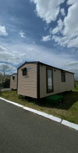 a small house sitting on the side of a road at Lux Camping Costinesti in Costinesti