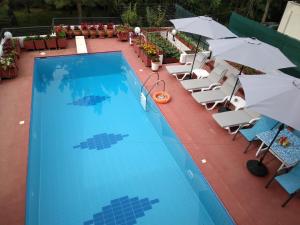 Bazén v ubytovaní Villa in Panorama, Thessaloniki, with a swimming pool. Host: Mr. George alebo v jeho blízkosti