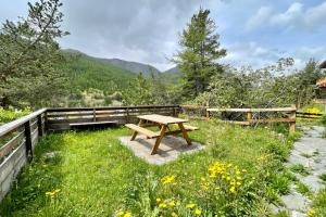 Zdjęcie z galerii obiektu Spacious cocoon with garden in La Salle-les-Alpes w mieście La Salle-les-Alpes