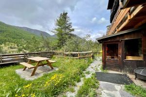 Zdjęcie z galerii obiektu Spacious cocoon with garden in La Salle-les-Alpes w mieście La Salle-les-Alpes