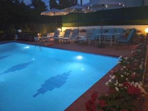 Bazén v ubytovaní Villa in Panorama, Thessaloniki, with a swimming pool. Host: Mr. George alebo v jeho blízkosti