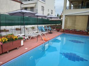 Bazén v ubytovaní Villa in Panorama, Thessaloniki, with a swimming pool. Host: Mr. George alebo v jeho blízkosti