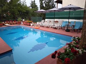 Bazén v ubytovaní Villa in Panorama, Thessaloniki, with a swimming pool. Host: Mr. George alebo v jeho blízkosti