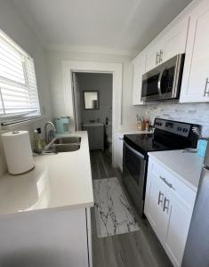 Ảnh trong thư viện ảnh của The Blue Wave Suite Unit B ở St Petersburg