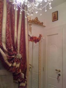 a room with a shower curtain and a door at Casa Magnolia in Varese