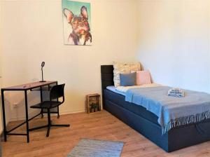 Postel nebo postele na pokoji v ubytování Modernes Apartment mit Balkon