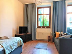 TV a/nebo společenská místnost v ubytování Modernes Apartment mit Balkon + 8 fotografií
