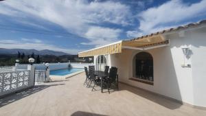 Photo de la galerie de l'établissement Cheerful 2-bedroom villa with private pool, à Calp