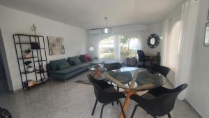 Photo de la galerie de l'établissement Cheerful 2-bedroom villa with private pool, à Calp