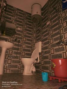 Een badkamer bij Hotel pahalgam star
