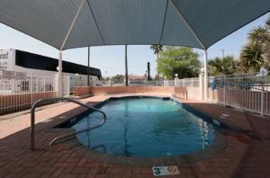 Πισίνα στο ή κοντά στο Edinburg Executive Inn