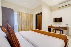 A bed or beds in a room at Collection O 9796 Hotel Alekhya Residency