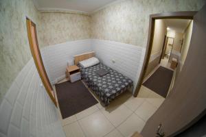 a small room with a bed and a mirror at Апартаменти-студіо в Трускавці in Truskavets