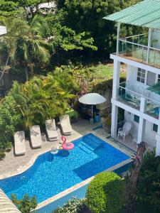 Bazén v ubytování Hotel Neptuno Refugio nebo v jeho okolí