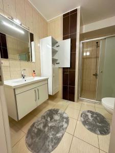 a bathroom with a sink and a toilet and a mirror at İMA APART in Trabzon