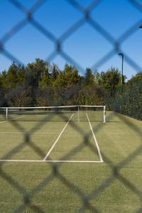 Tennis och/eller squashbanor vid eller i närheten av Domaine de Chalamon
