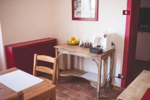 a small table with a bowl of fruit on it at Agriturismo La Collina Toscana in Pieve a Maiano