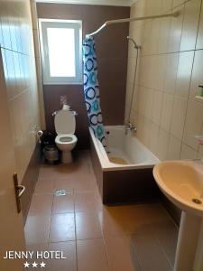 Koupelna v ubytování Jenny Hotel
