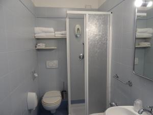 Koupelna v ubytování Dependance dell'Hotel Sole e Mare